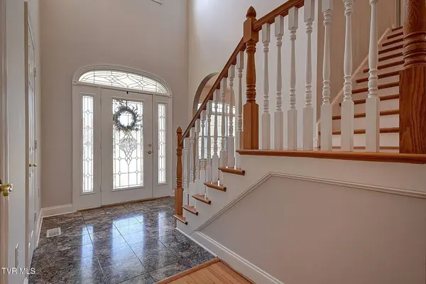 17256 Crabtree CT, Bristol, VA 24202