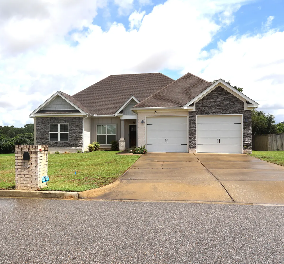 202 Cabrio Way Headland, Al 36345,