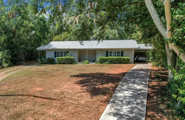 102 Red St