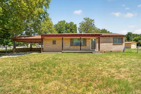 716 Kerry LN, Azle, TX 76020