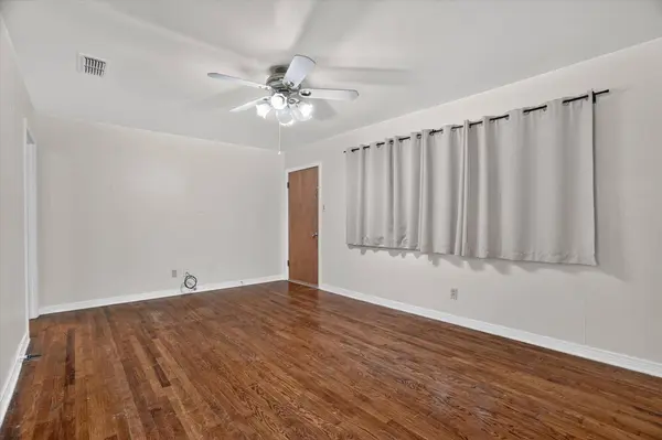 716 Kerry LN, Azle, TX 76020