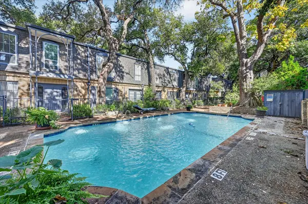 5043 Les Chateaux DR #214, Dallas, TX 75235