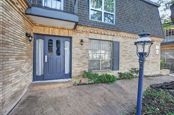 5043 Les Chateaux DR #214, Dallas, TX 75235