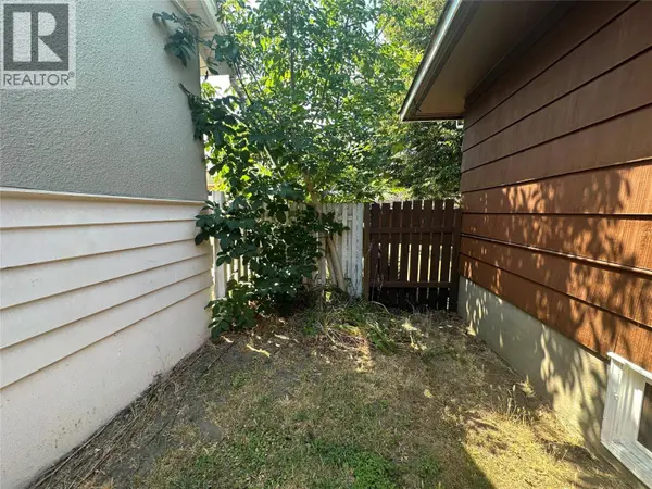 2038 Richter Street, Kelowna, BC V1Y2N5