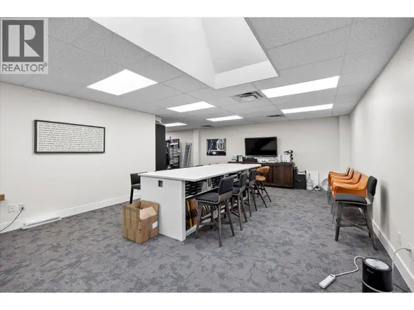 1751 Harvey AVE #233, Kelowna, BC V1Y6G4
