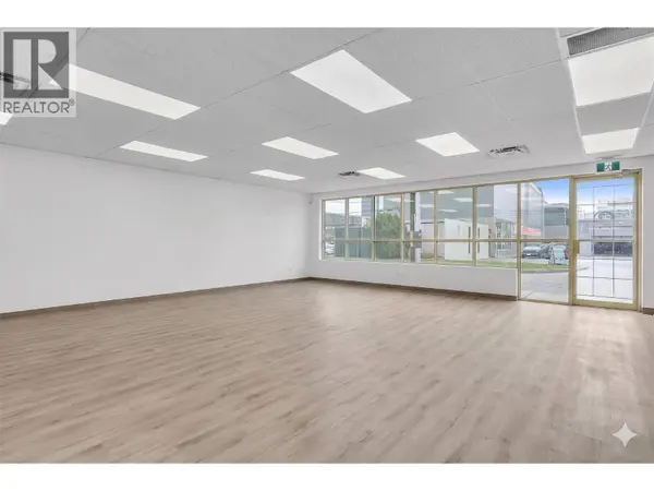 1751 Harvey AVE #110, Kelowna, BC V1Y6G4