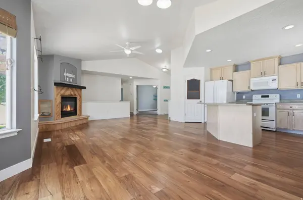 6952 W HUNTER DR, West Valley City, UT 84128