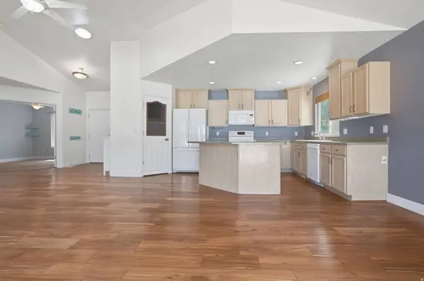 6952 W HUNTER DR, West Valley City, UT 84128