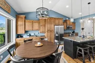 1445 E CHATEAU WAY, Sandy, UT 84092