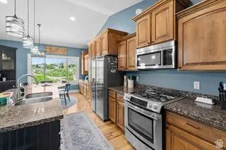 1445 E CHATEAU WAY, Sandy, UT 84092