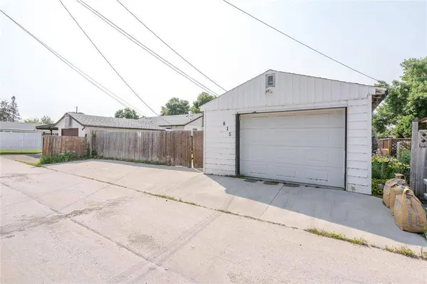 815 Kernaghan AVE, Winnipeg, MB R2C 1L8