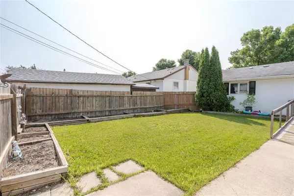 815 Kernaghan AVE, Winnipeg, MB R2C 1L8