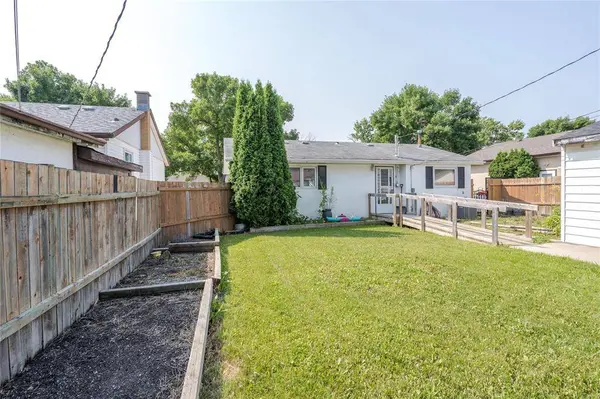 815 Kernaghan AVE, Winnipeg, MB R2C 1L8