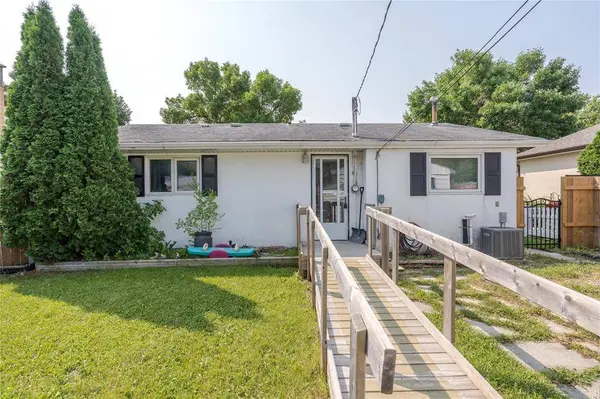 815 Kernaghan AVE, Winnipeg, MB R2C 1L8