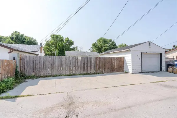 815 Kernaghan AVE, Winnipeg, MB R2C 1L8