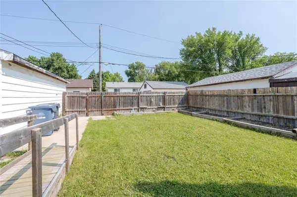815 Kernaghan AVE, Winnipeg, MB R2C 1L8