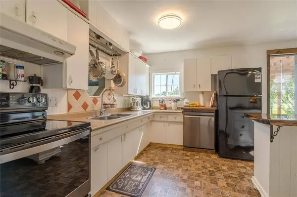 51 Franklin ST, Roseau River, MB R0A 1P0