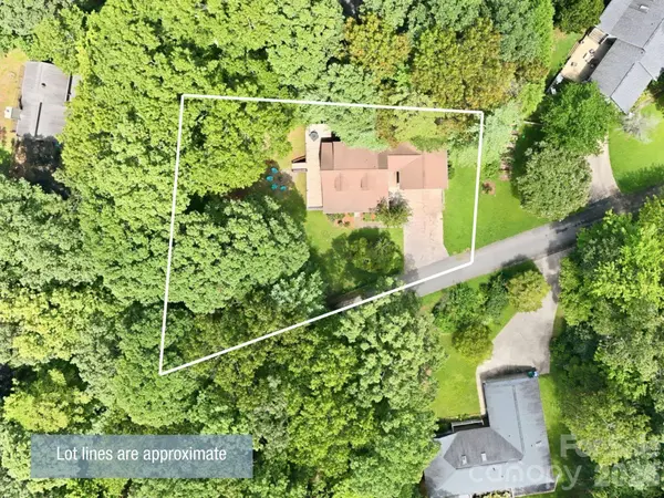 24 Oakwood RD, Candler, NC 28715