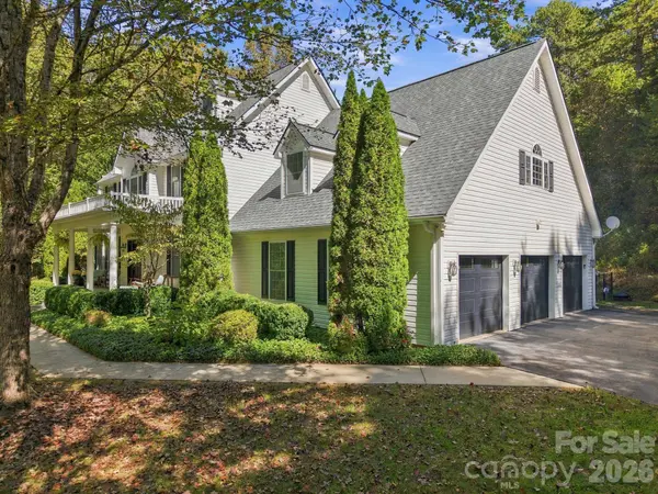 25 Jonathan Creek DR, Etowah, NC 28729