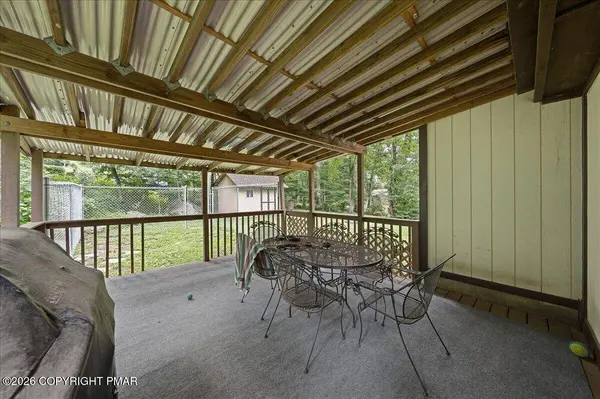 1280 Glenbrook RD, Bartonsville, PA 18321