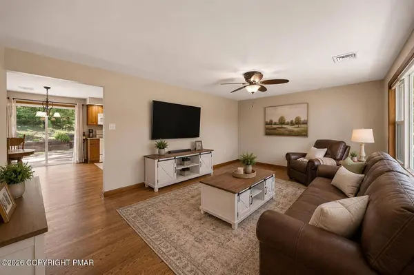 236 Shine Hill RD, Henryville, PA 18332