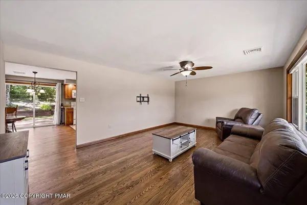 236 Shine Hill RD, Henryville, PA 18332