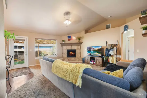 638 W Test Ct, Kuna, ID 83634