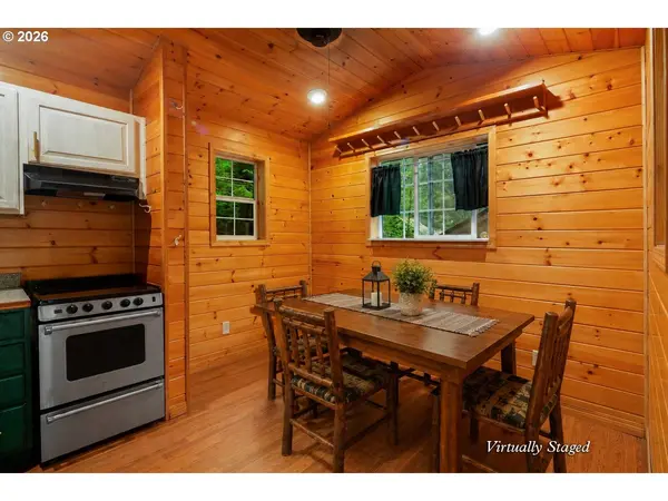 71046 E SALMONBERRY RD, Rhododendron, OR 97049