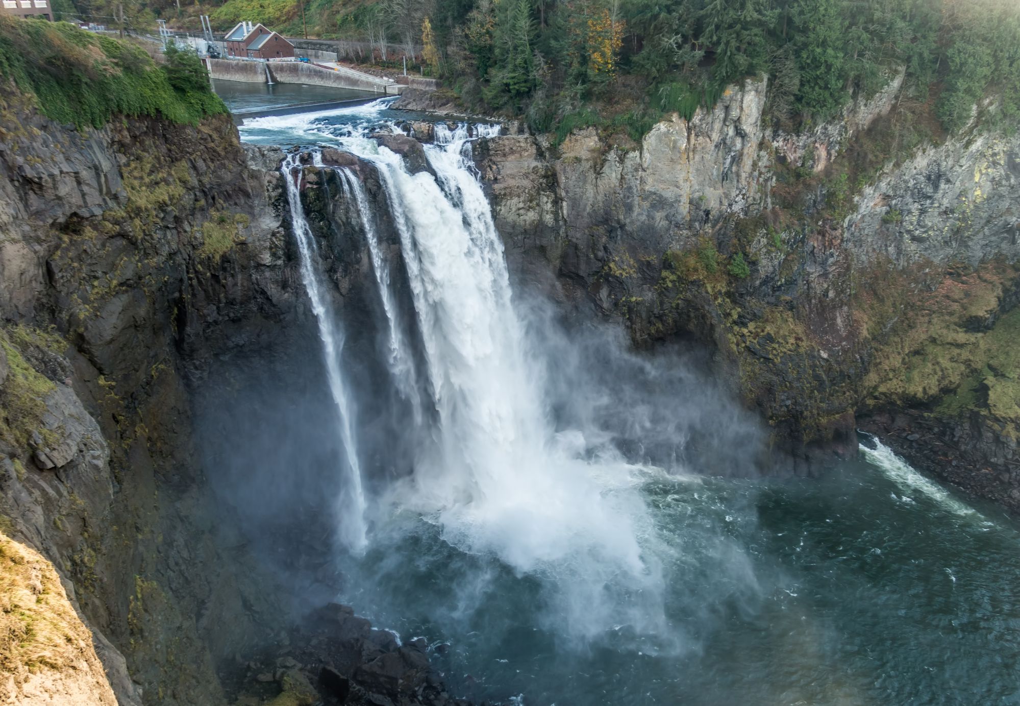 a-view-of-snoqualmie-falls-in-washington-state-2026-04-14-04-00-47-utc