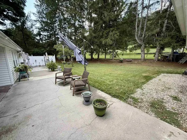 114 Orchard DR, Narrows, VA 24124