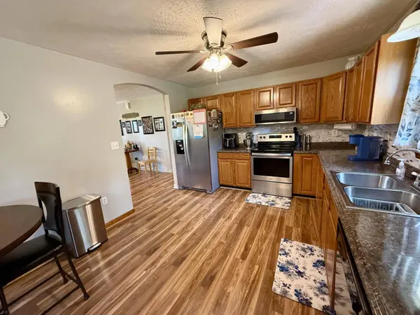 2739 Ballard-Red Sulphur Pkwy, Peterstown, WV 24963