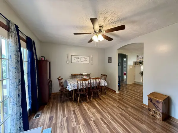 2739 Ballard-Red Sulphur Pkwy, Peterstown, WV 24963