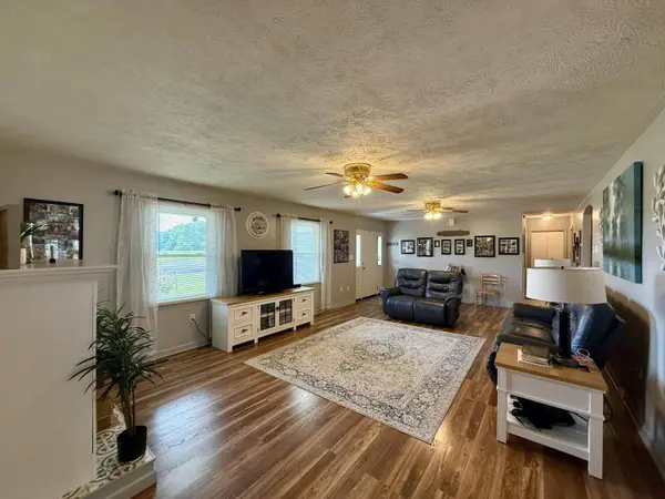 2739 Ballard-Red Sulphur Pkwy, Peterstown, WV 24963