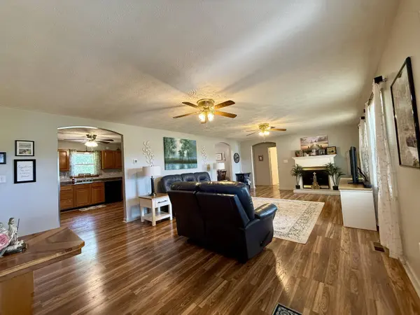 2739 Ballard-Red Sulphur Pkwy, Peterstown, WV 24963