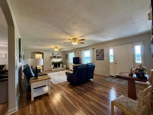 2739 Ballard-Red Sulphur Pkwy, Peterstown, WV 24963