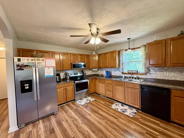 2739 Ballard-Red Sulphur Pkwy, Peterstown, WV 24963
