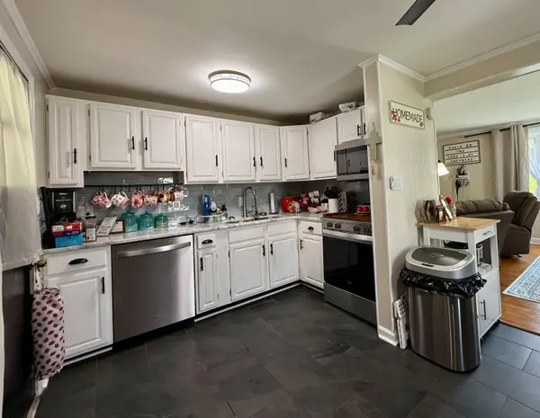 709 Woodland Rd, Rich Creek, VA 24147