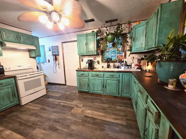 8060 Pine Grove Rd, Ballard, WV 24918