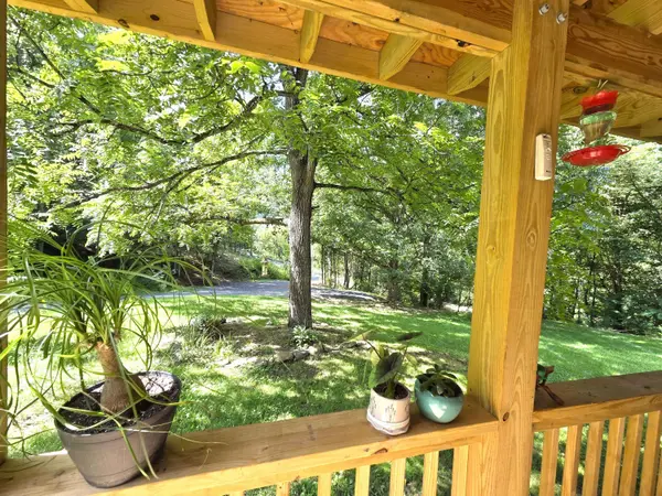 8060 Pine Grove Rd, Ballard, WV 24918