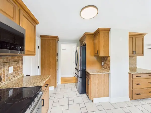 9 Burt St, Acushnet, MA 02743