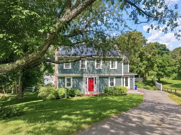6 Meadowlark Ln, Bourne, MA 02562