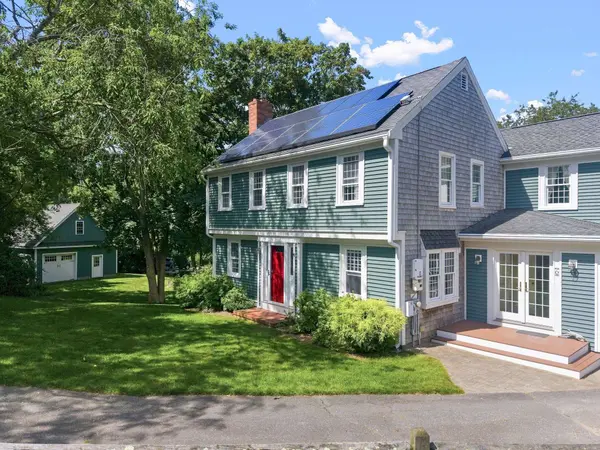 6 Meadowlark Ln, Bourne, MA 02562
