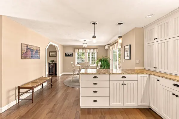 6 Meadowlark Ln, Bourne, MA 02562