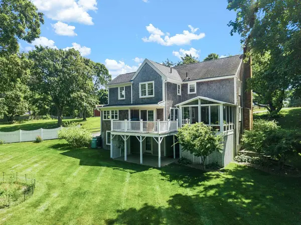 6 Meadowlark Ln, Bourne, MA 02562