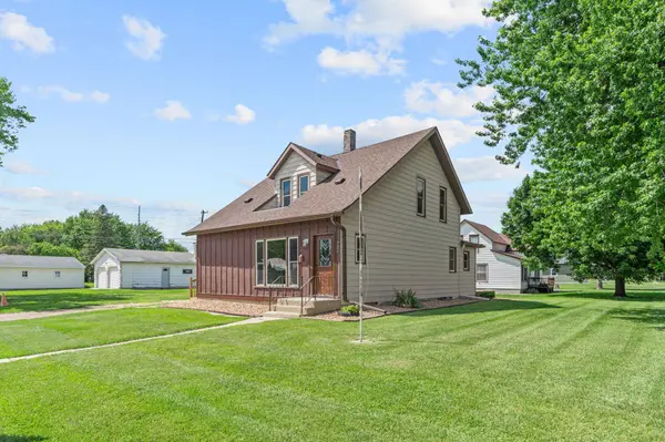 720 Fir AVE, Bird Island, MN 55310