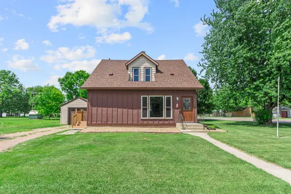 720 Fir AVE, Bird Island, MN 55310