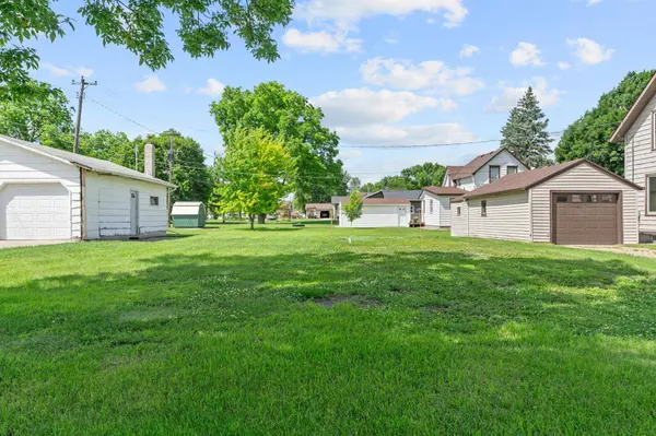720 Fir AVE, Bird Island, MN 55310