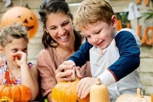 scarecrow-building-and-pumpkin-carving-charles-county