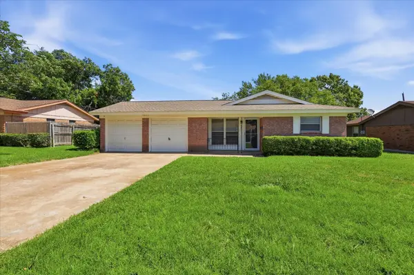 8804 Myra ST, White Settlement, TX 76108