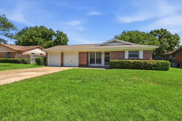 8804 Myra ST, White Settlement, TX 76108